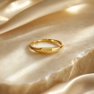 انگشتر طلا ۱۸ عیار زنانه مینیمال طرح تراش هندسی (کد ۱۵۲۰)